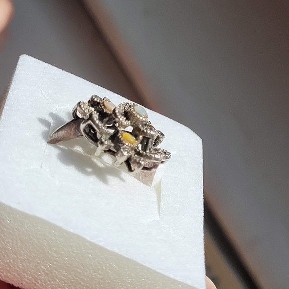 Vintage Sterling Silver Marcasite and Glass Beads Ring - Picture 4 of 8